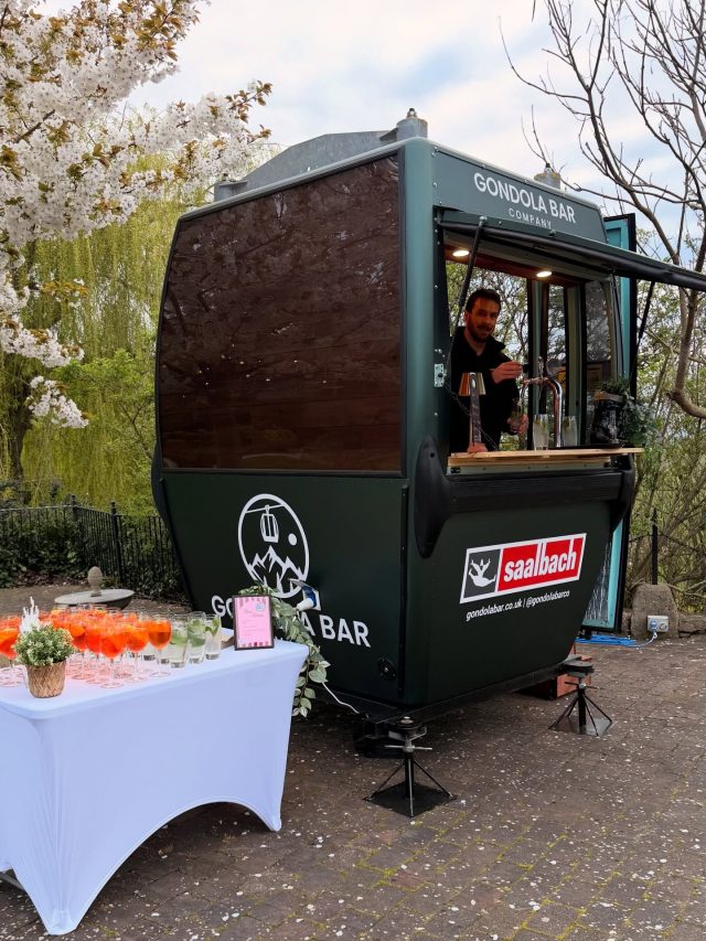 Jenny & Roo 🥂

Congratulations! Thank you for letting us join your special day at the beautiful @deerparkweddings 🤍

We worked with Jenny and Roo to put together a package that provided their Après favourites for an after dinner cocktail hour! 🎿🍸